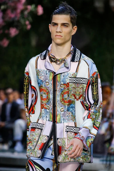 Look 64